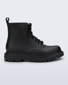 Side view of a black Coturno Soft boot Platform Shoes Boots, Fisherman Sandals, Sandal Platform, Look Of The Day, Combat Boot, Chunky Boots, Black Matte, Dr. Martens Boots, Platform Shoes