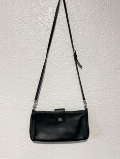 Vintage Coach Bag  Black Crossbody Leather Purse  No. A1P-9818  Silver Hardware Classic Clutch Bag For On-the-go, Classic Everyday Bags With Snap Closure, Classic Satchel With Snap Closure, Classic Satchel With Snap Closure For Everyday, Classic Everyday Satchel With Snap Closure, Classic Shoulder Bag With Snap Closure For Everyday Use, Classic Crossbody Shoulder Bag With Snap Closure, Classic Satchel Bag With Snap Closure, Classic Black Shoulder Bag With Snap Closure