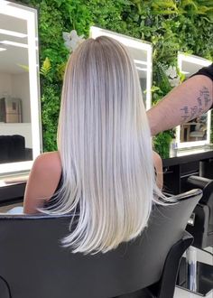 White Ash Blonde Hair, Platinum Blonde Hair Balayage, 10 Major Winter Hair Colors, Style Hair Extensions, Icy Blonde Balayage, Cold Hair, Blonde Hair With Roots, Ice Blonde Hair, Winter Hair Colors