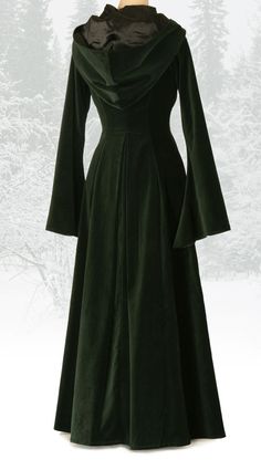 hooded coat Mode Mantel, Medieval Dress, Beltane, Mode Inspo, Bohemian Clothes, Looks Style, Green Velvet, Cloak, Womens Fashion Trends