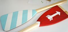 These painted oars are the perfect summer decor for that nautical touch! This easy DIY project tutorial comes with a coloring page to figure out your color scheme or patterns before painting. #semiglossdesign #summerdecor #paintedoars Nautical Outdoor Decor, Nautical Bathroom Design Ideas, Coastal Entryway, Nautical Diy, Modern Coastal Decor, Coastal Bedding, Nautical Bathrooms, Coastal Beach Decor