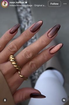 Elegant Nails Fall, Nails Almond Winter, Magnetic Chrome Nails, Autumn Nails Ideas 2024, November Nails Fall Almond, Nails For Medium Skin Tone, Caramel Nails Design, Nails Ideas Autumn 2024, Builders Gel Nails