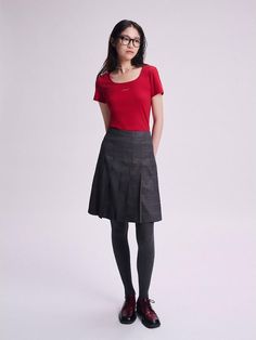 Composition : Shell: 59% cotton, 37% rayon, 4% polyurethane.Color : RedCountry of Origin : Vietnam Fitted Red T-shirt For Fall, Classic Red Stretch Tops, Classic Stretch Red Tops, Red Short Sleeve T-shirt For Fall, Red Stretch T-shirt For Fall, Classic Red Fitted T-shirt, Red Cotton Tops For Work, Red Relaxed Fit Tops For Work, Red Cotton Workwear Tops