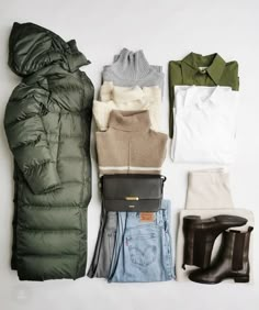 Winter Capsule Wardrobe Travel, Winter Travel Wardrobe, Minimalist Winter Wardrobe, Create Capsule Wardrobe, Puffer Outfit, Khaki Coat, Winter Travel Outfit, Casual Outfit Inspiration, Winter Capsule Wardrobe