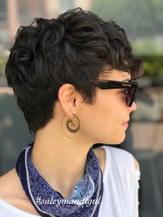 Pixie Wavy Hair, Pixie Cut Wavy Hair, Pixie Haircut Curly, Pixie Cut Curly Hair, Pixie Undercut, Women Undercut, Short Wavy Haircuts, Curly Pixie Hairstyles