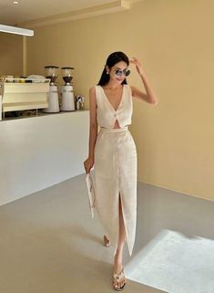 Sophisticated Outfits Classy, Classy Beach Outfit, Tailored Clothes, Linen Fashion, Casual Day Outfits, Elegante Casual, Casual Chic Outfit, Skirt Outfit, Looks Chic