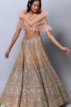 Indian Wedding Carnival, Tarot Fashion, Carnival Outfit Ideas, Choli Ideas, Detachable Clothing, Designer Lehanga, Lengha Design, Wedding Carnival, Choli Blouse Design