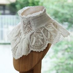 Really nice lace collar Frilly Collar, Textil Design, Lace Accessories, Victorian Clothing, Linens And Lace, Dita Von Teese, Vestidos Vintage, Edwardian Fashion, Historical Dresses