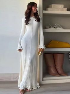 Robes Glamour, Look Adidas, Skandinavian Fashion, Long Knitted Dress, Flare Sleeve Dress, Flare Long Sleeve, Fishtail Dress, Dress Women Elegant, Long White Dress