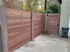 Modern Wooden Gate, Driveway Gates Wooden, Hardwood Entryway, Wooden Gate Designs, Wood Gates Driveway, Wood Fence Gates, Fence Planning, Fence Door, Diy Backyard Fence