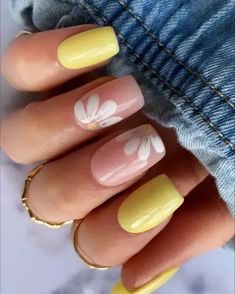 23  Elegant Short Summer Nail Ideas For 2024 - DrExplains Summer Manicure Designs, Nail Polish Colors Summer, Chic Nail Art, September Nails, Spring Nail Designs, Summer Manicure, Daisy Nails