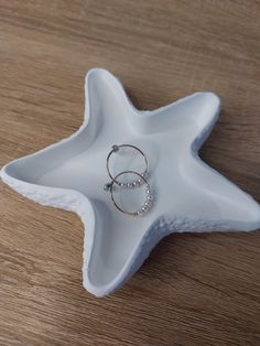 a star shaped dish with two rings on it