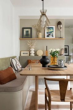 Bank Seating Kitchen, Kitchen Booth Seating, Seating In Kitchen, Bathroom Wallpaper Ideas, Dining Room Corner, Banquette Dining, Dining Booth, Kitchen Banquette