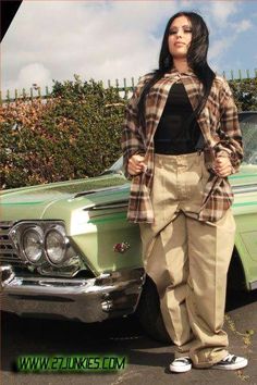 Chola Aesthetic, Chola Outfit, Chicana Style Outfits, Gangster Outfit, Look Hip Hop, Chica Chola, Gangsta Girl Style, Looks Hip Hop, Catrina Tattoo