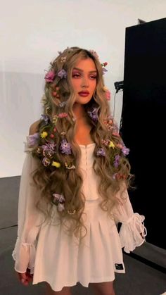 Hairstyles Effortless, Beachy Hairstyles, Fairy Photoshoot, Effortless Waves, Fair Outfits, Flowers In Her Hair, Easter Hairstyles For Kids, Fairy Hair