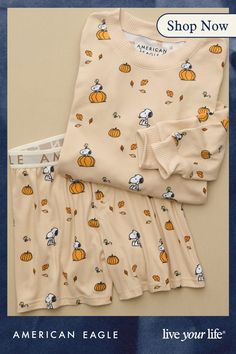 Allover Peanuts characters print/Long-sleeve shirt + elastic shorts Peanuts Fall, Snoopy Fall, Pumpkin Plush, Autumn Holiday, Holiday Inspo, White Jeans Men, Aerie Bras, Peanuts Characters, Athletic Fit Jeans