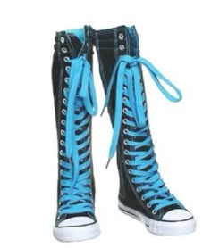 Scene Converse, Influencer Closet, Vanessa Aesthetic, Leg Warmers Shoes, Shoes Leg Warmers, Art Clothing Ideas, Scene Shoes, Dj Pon 3