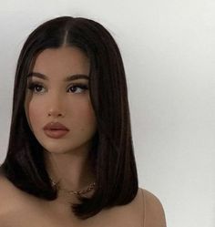 Black Hair On Neutral Skin, Pale Brown Eyes Makeup, Black Hair Pale Skin Brown Eyes, Short Dark Brown Hair Aesthetic, Black Hair On Pale Skin, Light Latina Makeup, Light Black Makeup, Soft Latina Makeup, Dark Hair Pale Skin Brown Eyes