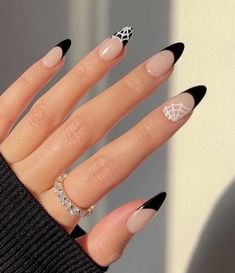 Hi dear girls, what's up? I just came from a children's party, believe it or not I love children's parties because they are so much fun, t... Black Halloween Nails, Nagel Tips, Makijaż Smokey Eye, Short Acrylic Nails Designs, Halloween Nail