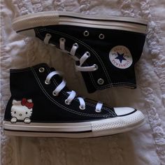 Vinted App, Hello Kitty Converse, Shoes Hello Kitty, Cute Converse Shoes, Cute Converse, Pretty Sneakers, Hello Kitty Shoes, Hello Kitty Clothes