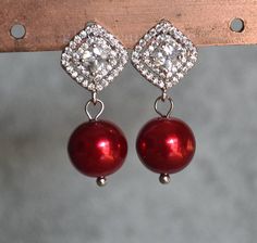 This great earrings with 10 mm burgundy red glass pearls on these pictures,You can select the color of pearls. and the needle materials is sterling silver. IT is great for your perfect wedding. I can make different color earrings to your requirements,Please feel free to contact me if you have any question. Thank you so much. . Matching champagne color jewelry: https://www.etsy.com/shop/glasspearlstore?ref=hdr&view_type=list&search_query=burgundy+red Dangling Pearl Earrings, Tahitian Black Pearl Necklace, Bride Pearl Necklace, Pearl Necklace Classic, Big Pearl Necklace, Flower Girl Necklace, Grey Pearl Necklace, Pink Pearl Necklace, Earrings Dangling