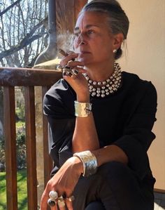 Elegante Y Chic, Advanced Style, Ageless Style, Looks Street Style, Aging Gracefully, Looks Chic, Trendy Short Hair Styles, Style Mistakes, Mode Inspiration