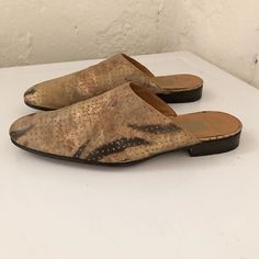 Rare Vivienne Westwood Man S/S 2004 Original Tiger Print Mules Size 42 Collectors Piece Great Condition Some Signs Of Wear Lots And Lots Of Life Left In Them! Very Gender-Neutral! Leather Sole Slip-on Mules For Galas, Designer Slip-on Mules With Leather Sole, Luxury Leather Sole Slip-on Clogs, Luxury Slip-on Clogs With Leather Sole, Designer Almond Toe Mules With Leather Sole, Gold Leather Mules With Leather Sole, Gold Slip-on Mules With Leather Sole, Vivienne Westwood Shoes, Brown Ombre