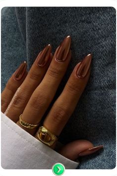 Almond-shaped chocolate chrome nails with a glamorous mirror finish. These nails combine comfort and elegance, perfect for daily wear with a sophisticated touch. Spirit Fingers, Jazz Hands, November Nails, Smink Inspiration, Makijaż Smokey Eye, Metallic Nails, Ink Ideas, Neutral Nails, Brown Nails