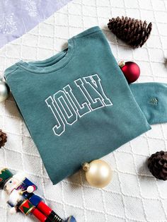 Jolly Christmas Embroidered Sweatshirt *Christmas embroidered sweatshirt, embroidered crewneck, embroidered sweater, Christmas crewneck, embroidered Christmas, Christmas gift, holly and jolly, merry and bright, the season for giving, spooky season* ABOUT THIS SWEATSHIRT: This crewneck is the perfect solution for what to wear the next time you're feeling the holiday spirit. It's cozy soft and has a unisex fit that can be styled any number of ways. Embroidered with special care, it's sure to last you a lifetime (unless you eat too many candy canes while wearing it). Every sweatshirt is hand made to order and usually takes between 5-7 business days to ship, so please plan in advance if you're looking for something to wear to a holiday party or to give as a gift! This is a unisex crewneck so s Christmas Collar, Cute Christmas Outfits, Quoi Porter, Christmas Outfits Women, Embroidered Christmas, Christmas Crewneck, Secret Santa Gift, Jolly Christmas, Embroidery Sweatshirt