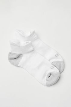 The Women's Performance Tab Sock has a comfortable, compressive fit for peak athletic performance. Crafted with silver ion yarn for odor-free all-day wear, and finished with an easy-on ankle tab. Silver ion yarn for odor protection Engineered performance compression Womens Onesie, White Bandeau, Comfy Socks, Tank Top Bras, Womens Capris, Athletic Performance, Alo Yoga, White Doves, Bra Women