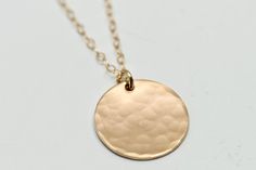 Hammered gold disc necklace - This timeless gold necklace features a hammered 14k gold filled disc, suspended from 14k gold filled cable chain. A timeless wardrobe staple! Arrives gift boxed in Sea and Cake packaging.*Length on model is 16 inches // Gold disc measures 16mm.*Need a thicker chain? Substitute rolo chain here:https://www.etsy.com/listing/207430826/rolo-chain-option-15-30-inches-sterling?ref=shop_home_active_1*Handmade with love in the USA!*Available in 14k rose gold filled and sterl Gold Necklace Delicate, Simple Gold Necklace, Delicate Gold Jewelry, Gold Disc Necklace, Delicate Gold Necklace, Cake Packaging, Gold Necklace Simple, Jewelry Dainty, Gold Disc