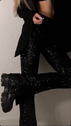 Glitter Themed Party Outfit, Glittery Pants, Nyc Nye, Taylor Swift Concert Outfit Ideas, Outfit Themes, Disco Outfits, Hslot Outfit Ideas, Sparkly Pants, Taylor Concert