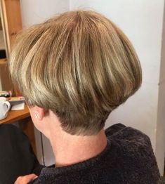 Shot Hair Cuts, Short Wedge Hairstyles, Short Bob Pixie, Wedge Haircut, Short Hair Back, Stacked Haircuts, Bob Pixie, Short White Hair, Wedge Hairstyles