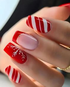 Size: One Size;Package Include:24PCS False Nails Set Christmas Nails With Candy Canes, Candy Cane Christmas Nails Acrylic, Cute Christmas Nails Simple Art Designs, Coffin Xmas Nails, Cute Nails Christmas Simple, Xmas Gel Nail Designs, Christmas Fingernail Designs, Clean Christmas Nails, Christmas Nails Solid Color