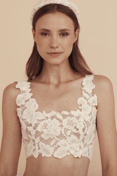 Sunn crop top - Mira Zwillinger Hi Low Wedding Dress, Guipure Lace Top, Mira Zwillinger, Dress Pant Suit, Unique Top, Romantic Look, Lace Crop Tops, Bridal Looks, Pre Wedding