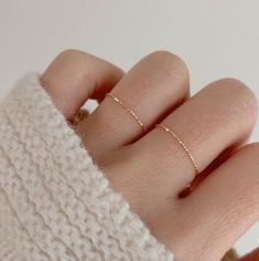 Minimal Rings Minimalist Jewelry, Hand Jewelry Rings, Rings Aesthetic, Pretty Jewelry Necklaces, Earrings Aesthetic, Casual Jewelry, Classy Jewelry, Fancy Jewellery, Minimal Jewelry