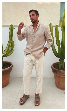 Upgrade your warm-weather wardrobe with our essential guide to the perfect summer outfit men will love! Stay cool and look sharp. Men Island Outfit, Mens Birkenstocks Outfit Summer, Men Beach Outfit Aesthetic, Men’s Old Money Style Summer, Vacation Men’s Fashion, Cute Beach Outfits, Party Outfit Men