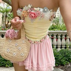 Girl Things, Good Girl, The Talk, Summer Party Dress, Top Sleeveless, Floral Top, Easy Wear, Skirt Fashion, Floral Embroidery