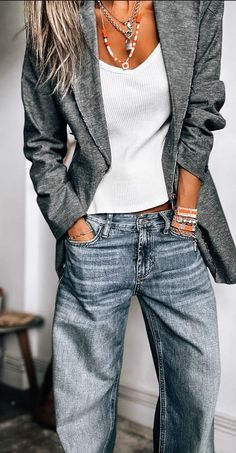 Casual Parisian Outfits, Look Legging, Casual Chic Outfit, Mode Inspo, May 7, Work Fashion, Daily Outfits, Look Fashion