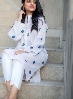 Meshoo Outfit Kurti, Desi Fashion Casual, Modest Dresses Casual, Dress Design Patterns, Sleeves Designs For Dresses