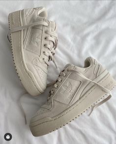 Trendy Shoes Sneakers, Dr Shoes, Pretty Shoes Sneakers, All Nike Shoes, Shoe Wishlist, Cute Sneakers, Hype Shoes, Shoe Inspo