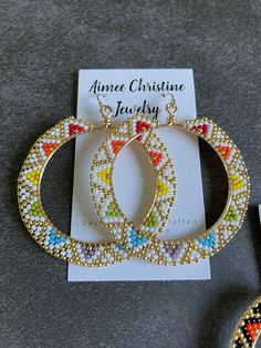 Rainbow Hoop Earrings, Large Gold Hoop Earrings, Textile Earrings, Jewels Diy, Diy Earrings Easy, Seed Bead Jewelry Patterns, Beaded Watches, Crochet Christmas Gifts