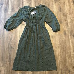 Never Worn, New With Tags - I Am 5’2” & Hits At My Knees Green 3/4 Length Dress For Spring, Casual 3/4 Length Fall Dresses, Casual 3/4 Length Dresses For Fall, Casual Green Midi Dress With 3/4 Sleeves, Casual Daywear Dresses 3/4 Length, Casual Midi Dress With 3/4 Sleeves For Day Out, Casual 3/4 Length Midi Dress For Spring, Spring Cotton Midi Dress With 3/4 Sleeves, Spring Brunch Dresses, 3/4 Length