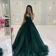 Brand New Dress- Haven’t Worn Outside Of Store Due To Covid And Has Been Sitting In My Closet Ever Since!!! Lmk If Interested!!! 8th Grade Prom Dresses Dark Green, Dark Green Short Prom Dress, Ballgoen Prom Dress, Forest Green Sweet Sixteen Dress, Emerald Green Prom Dress Long Glitter, Ball Gowns Prom Green, Dragon Prom Dress, Dark Green Prom Dress Ball Gown, Xl Prom Dresses