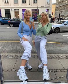 Groovy Fits, Fem Clothes, Barbara Kristoffersen, Bsf Pics, Friends Goals, Throwing Fits, V Model, Green Outfits, Bff Outfits