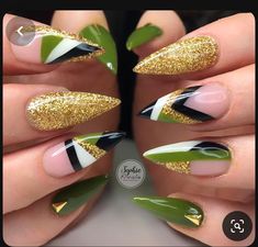 Asymmetrical Nails, Lipstick Nails Design, Cateye Nailart, Beach Nails Art, Disney Acrylic Nails, 2023 Beach, Crazy Nail Designs, Nails Art Designs, Art Designs Ideas