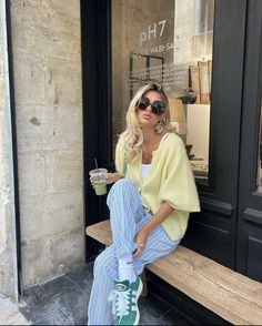 Happy Hour Summer Outfits, Colorful Spring Outfits, York Outfits, Fit Board, Parisian Summer, Linen Pants Outfit, Looks Pinterest, Mode Zara, Clothing Aesthetic