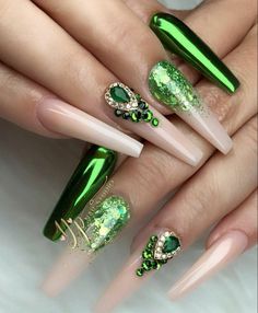 St Patrick Day Nails Acrylic, Saint Patrick Nail, St Patricks Day Nails, Tree Nails, Green Nail Designs, Nail Art For Beginners, Nails Design With Rhinestones, Green Nail, Sparkly Nails