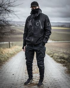 Men Street Styles, Techwear Streetwear, How To Wear Sneakers, Tech Wear Fashion, Streetwear Mode