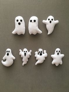 there are many small white ghost figurines on the table